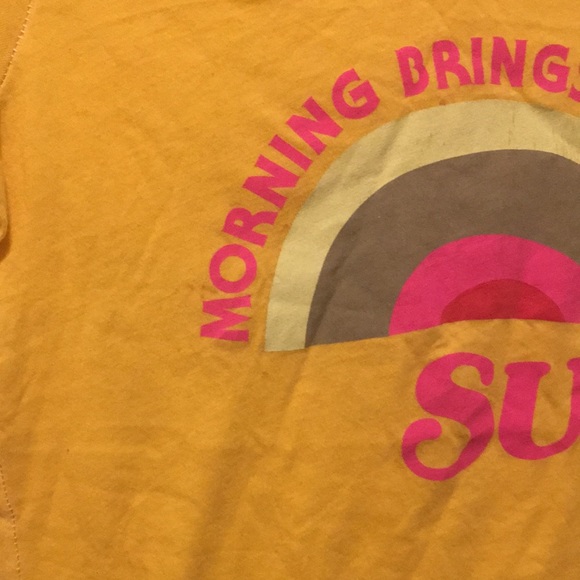 American Eagle Yellow Tee - Picture 2 of 4